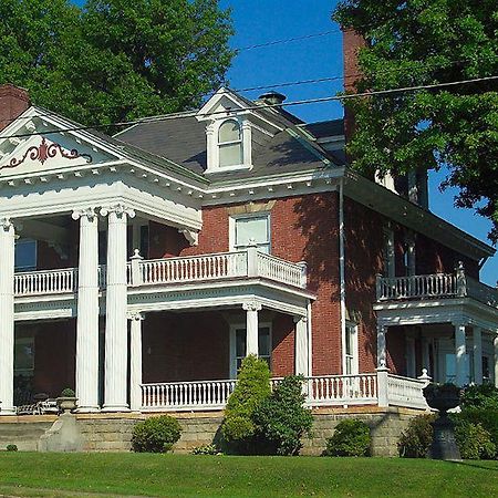 South Broadway Manor B&B - Near Fallingwater, Ohiopyle State Park, Hiking & Biking Trails Gap Scottdale エクステリア 写真