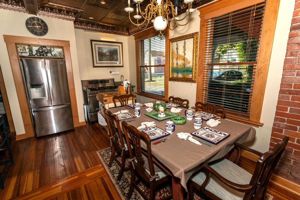 South Broadway Manor B&B - Near Fallingwater, Ohiopyle State Park, Hiking & Biking Trails Gap Scottdale エクステリア 写真
