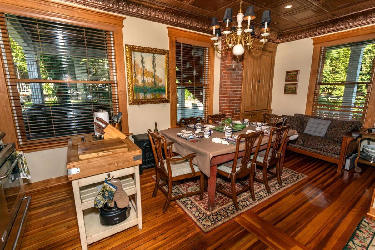 South Broadway Manor B&B - Near Fallingwater, Ohiopyle State Park, Hiking & Biking Trails Gap Scottdale エクステリア 写真