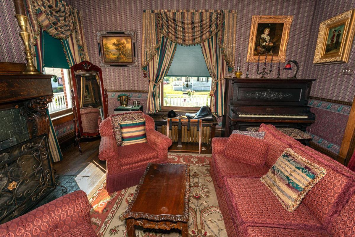 South Broadway Manor B&B - Near Fallingwater, Ohiopyle State Park, Hiking & Biking Trails Gap Scottdale エクステリア 写真