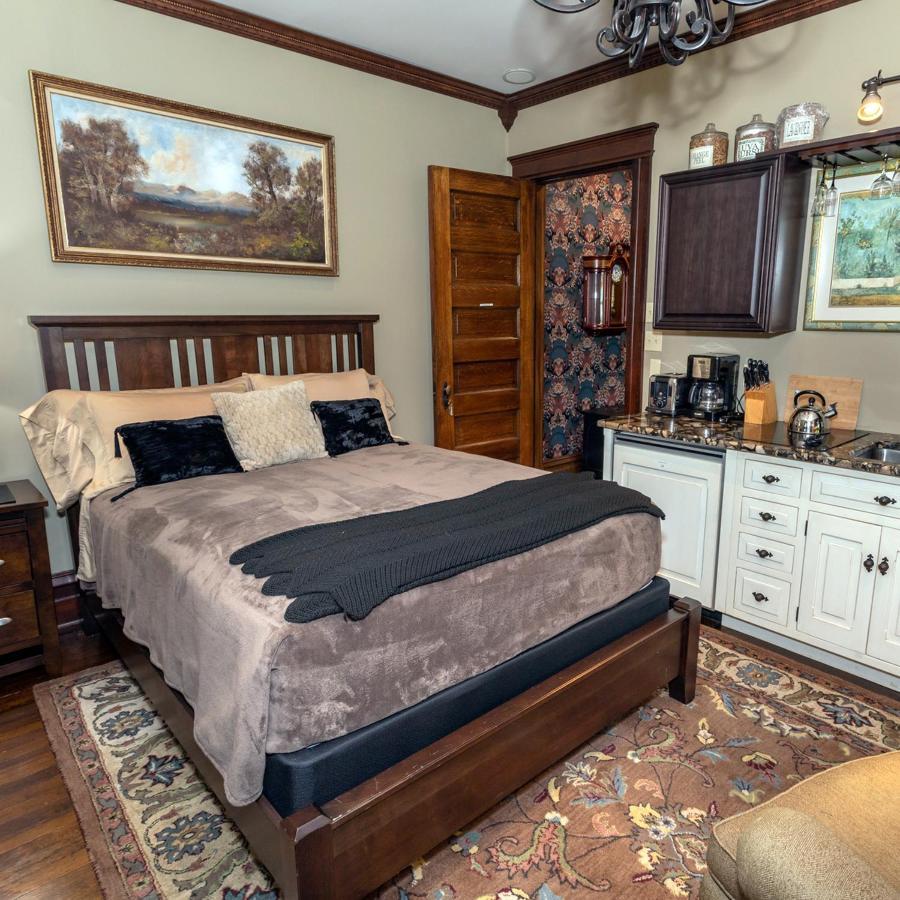 South Broadway Manor B&B - Near Fallingwater, Ohiopyle State Park, Hiking & Biking Trails Gap Scottdale エクステリア 写真
