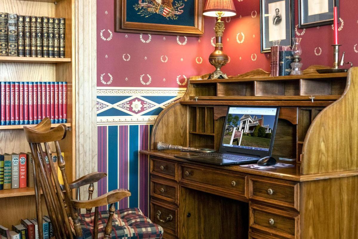 South Broadway Manor B&B - Near Fallingwater, Ohiopyle State Park, Hiking & Biking Trails Gap Scottdale エクステリア 写真