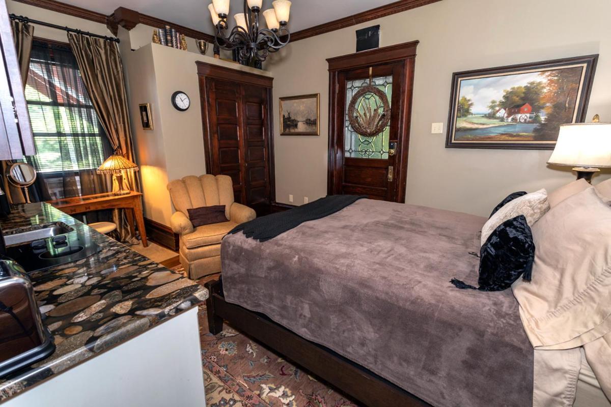 South Broadway Manor B&B - Near Fallingwater, Ohiopyle State Park, Hiking & Biking Trails Gap Scottdale エクステリア 写真